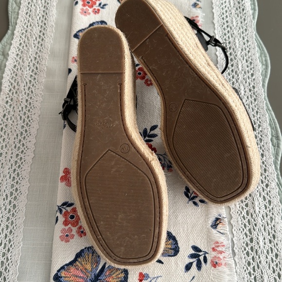 Women’s Crown Vintage Wedge Sandals - Picture 4 of 6